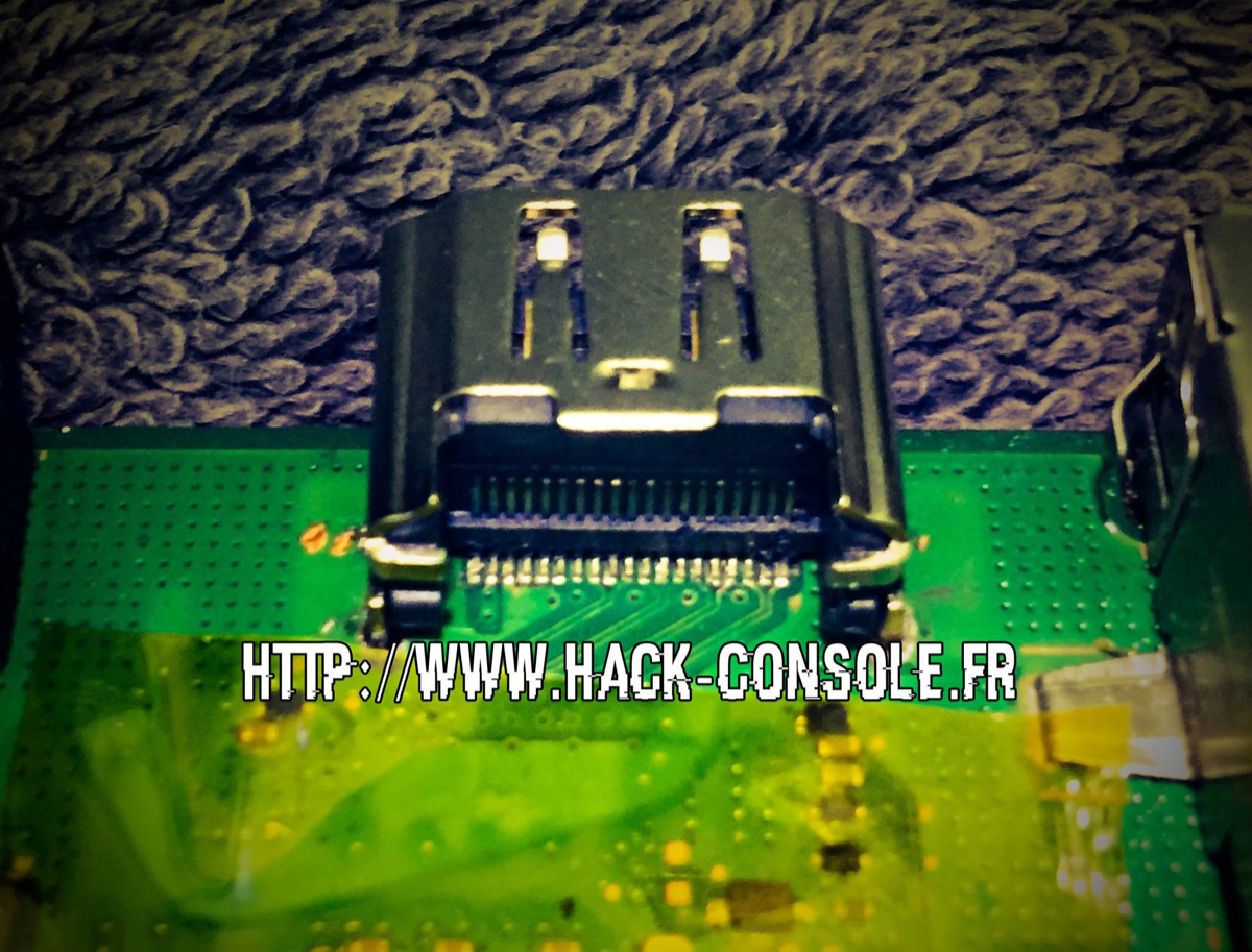 Connecteur HDMI PS4 remplacé et soudé sur la carte mère dans notre atelier