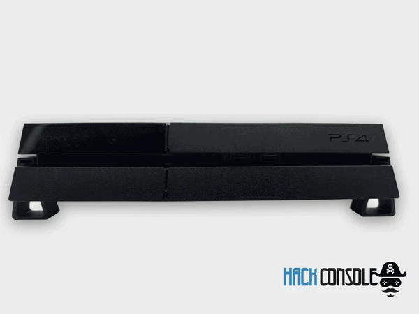 PS4 FAT surélevée par des pieds imprimés en 3D, avec filtre sous la console.